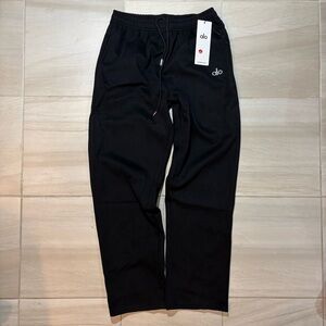 ALO Yoga Men's Black Joggers